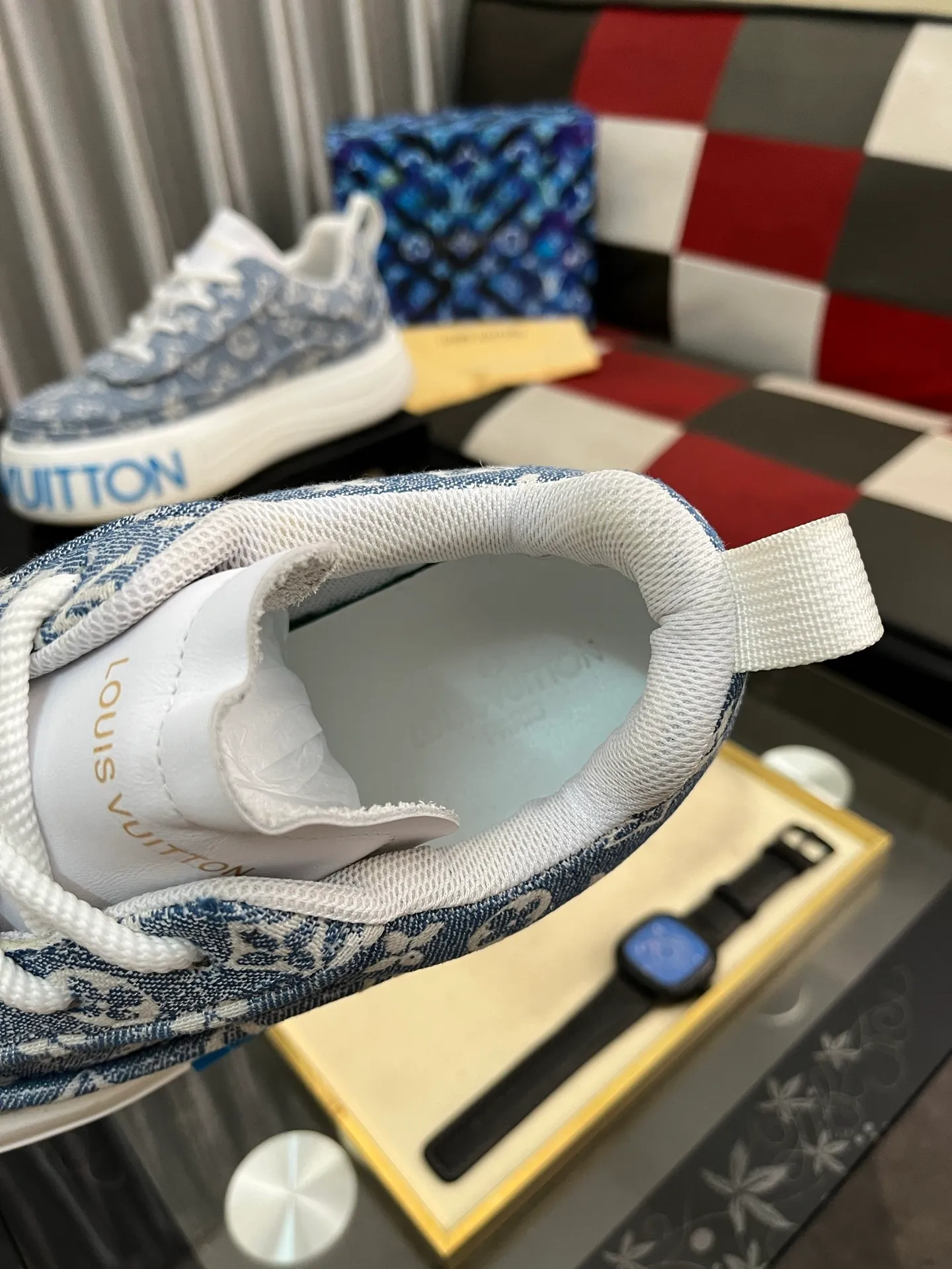 Men's shoes 💰560⌚️⌚️【LOUlS VUlTTON】Louis Vuitton ~ unique and casual style. LV counter purchasing 🏃casual shoes😍😍 Men's 2025 counters are on sale simultaneously, Italian imported brands select first-layer Italian cowhide. Cowhide leather lining (refuses to discolor and grind feet) Code number: 38-44 4⃣️colors available